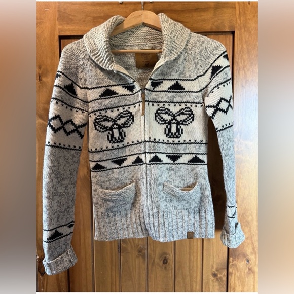 TNA Sweaters - TNA Gray and Black Patterned Cardigan